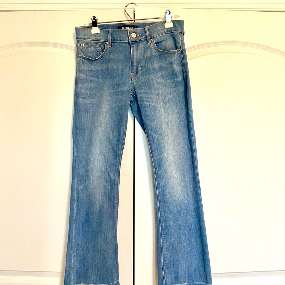 Express Mid Rise Barely Boot jeans size 8P NWOT